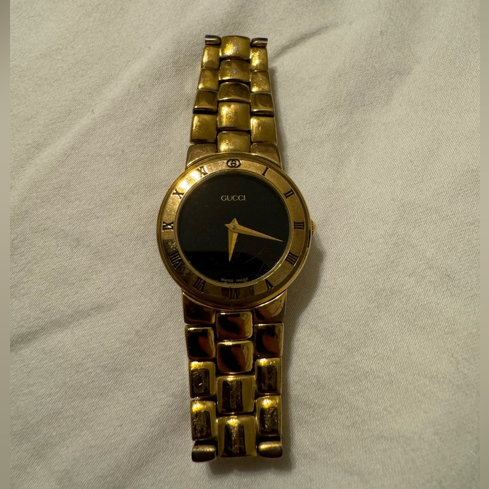 Gucci 3300.2.L gold watch